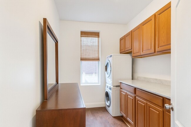 Building Photo - 21-11 46th Ave