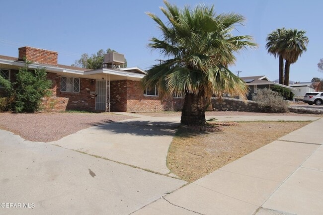 Building Photo - 317 Thunderbird Dr