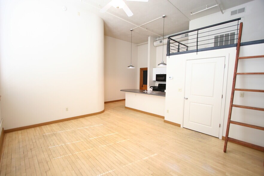 Building Photo - 100 Broadway Blvd NE