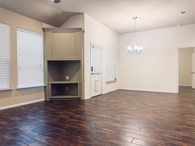 Building Photo - 9517 E Woodmark