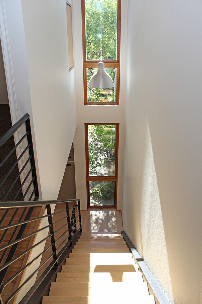 Building Photo - Lovely 3 Bed, 2 Bath Townhouse in North Tabor