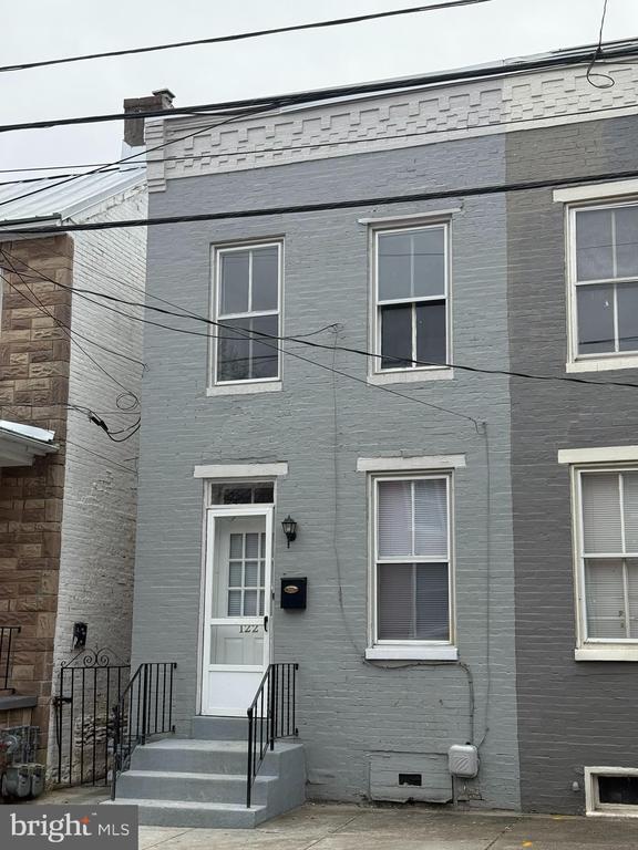 Building Photo - 122 W All Saints St