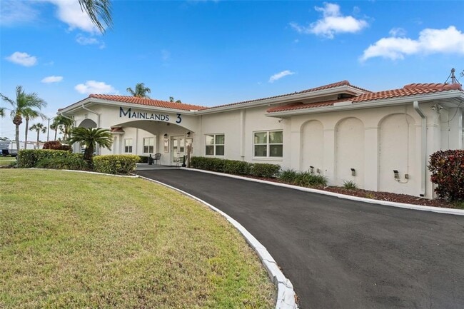 Building Photo - 3833 101st Terrace N