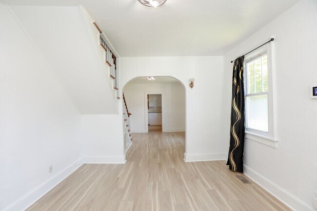 Building Photo - Cape Cod with huge yard-Move in Now