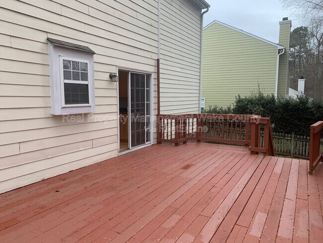 Building Photo - 400 Brierridge Dr