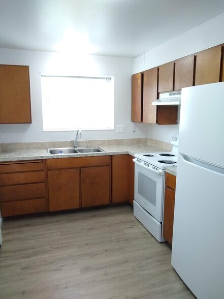 Building Photo - 1117 Cedar Ln