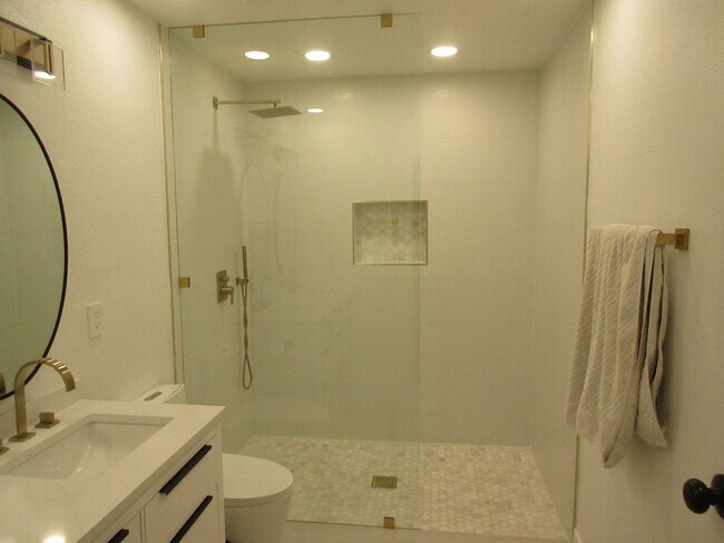 Building Photo - FULLY FURNISHED Home in Spanish Oaks!!