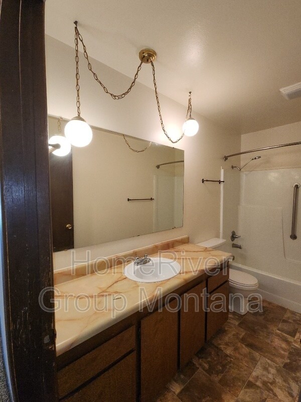 Building Photo - 2111 S 4th St W