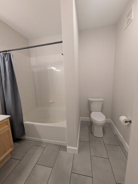 Building Photo - 9390 W Chatfield Pl