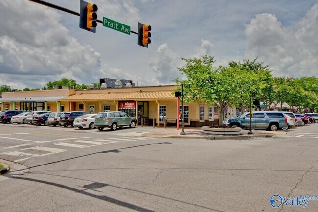Building Photo - 1328 Oshaughnessy Ave NE