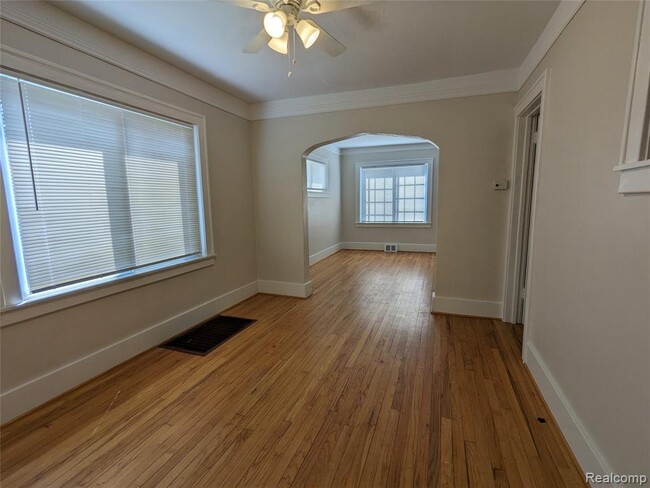 Building Photo - 203 Gladwin Ave