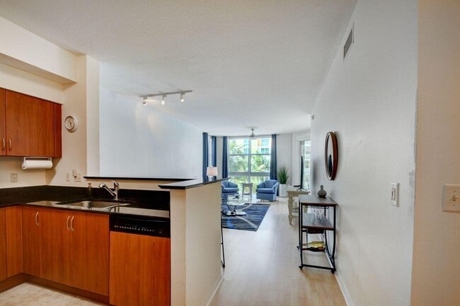 Building Photo - 806 E Windward Way