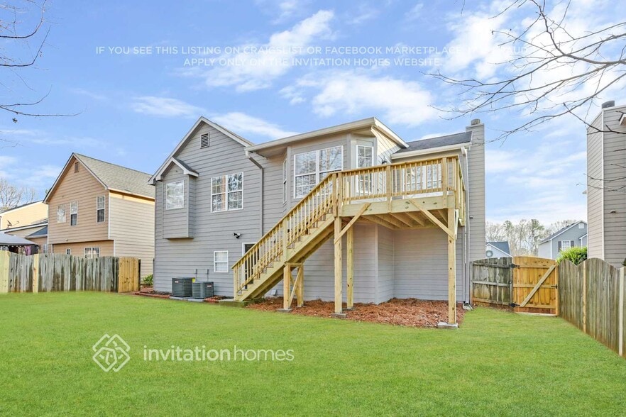 Building Photo - 2712 Lake Park Ridge E