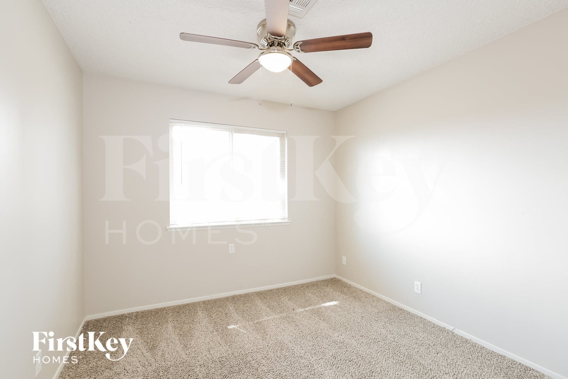 Building Photo - 3868 Vista Largo Dr