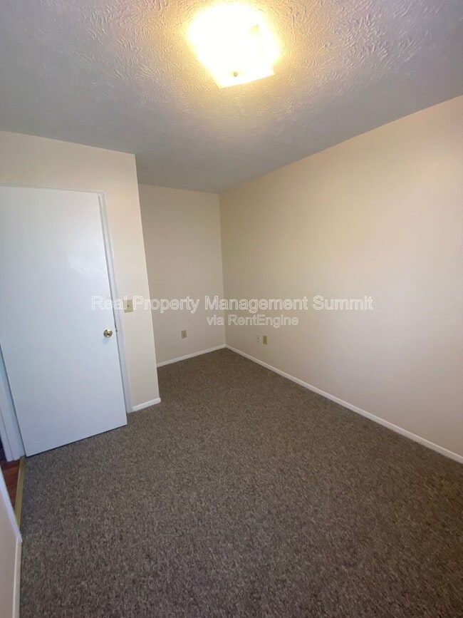 Building Photo - 457 Steeles Fort Rd
