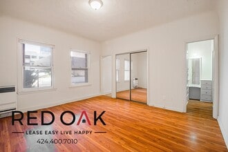 Building Photo - 610 S Kenmore Ave