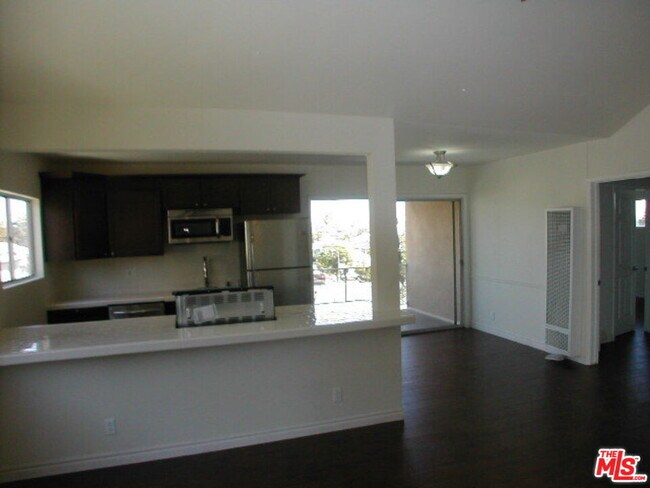 Building Photo - 1326 Ridgeley Dr