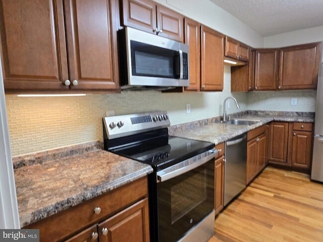 Building Photo - 5903 Mt Eagle Dr