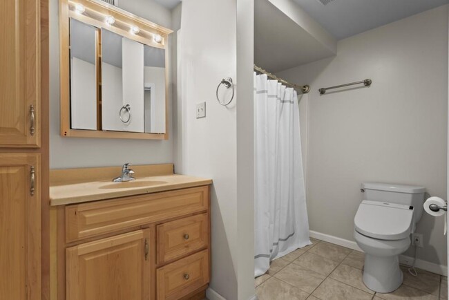 Building Photo - 12762 Waterside Dr