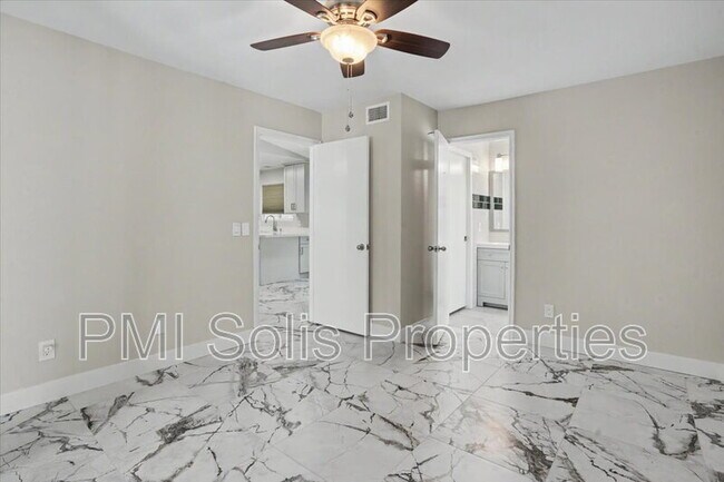 Building Photo - 1510 E Taro Ln