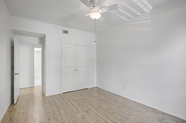 Building Photo - 2475 Underwood St