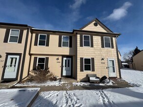 Building Photo - 3 BED 2 BATH TOWNHOME CENTRALLY LOCATED IN COLORADO SPRINGS!!!