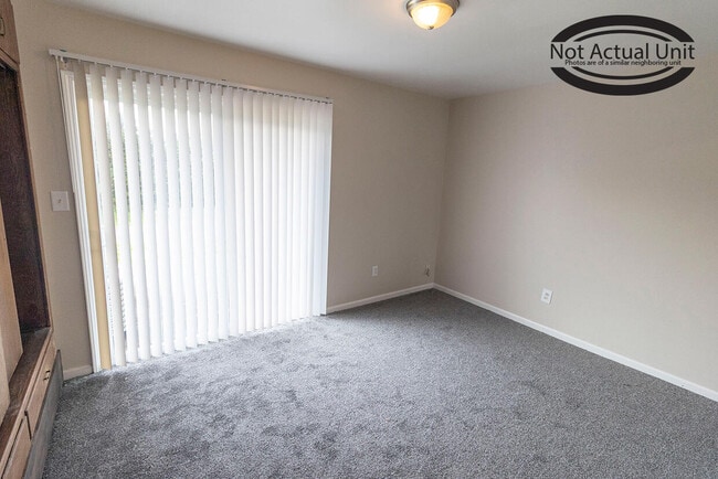 Building Photo - 704 W Cunningham Dr