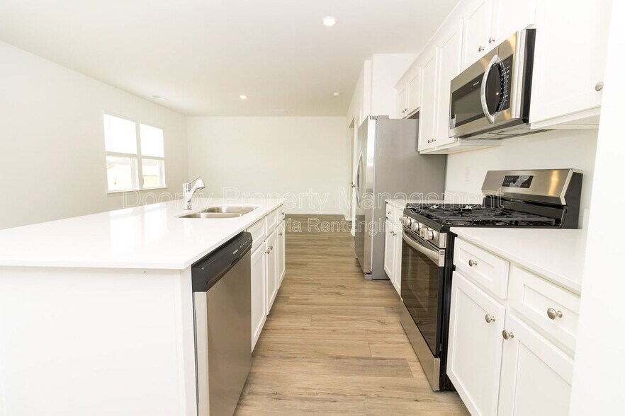 Building Photo - 115 Saddlebred Wy