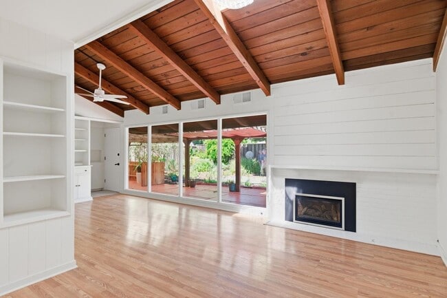 Building Photo - 3BD/1B Single Family Home - Zen Garden!