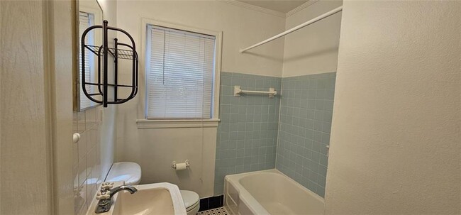 Building Photo - 1205 Edie Ave SE