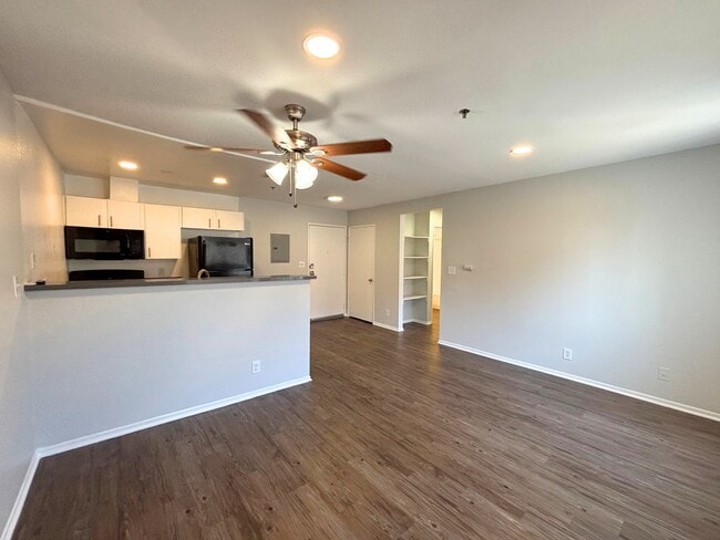 Interior Photo - 700 S. Berendo Ave
