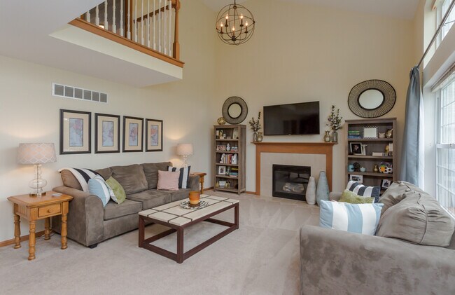 Building Photo - Large 4 bedroom with office space, Springf...