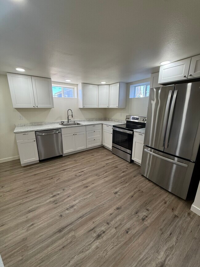 Building Photo - 1535 N 18th Dr