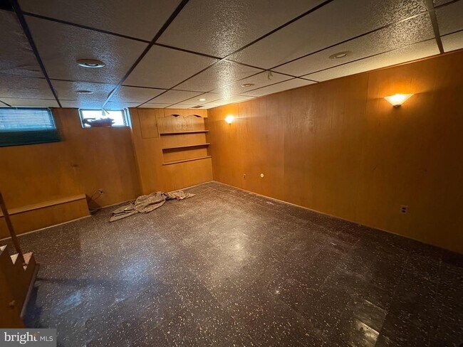 Building Photo - 1053 Taylor Dr