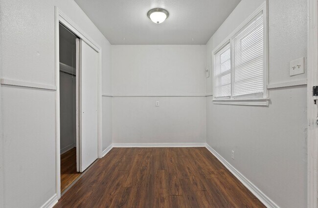 Building Photo - 1924 26th St