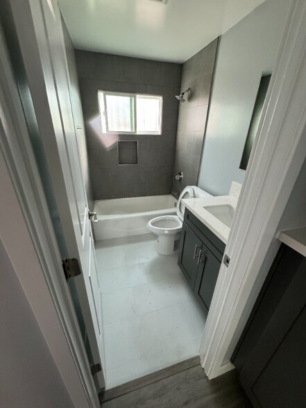 Building Photo - 3232 W 99th St