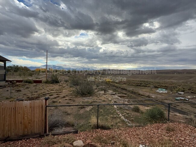 Building Photo - 2737 Sierra Vista Dr