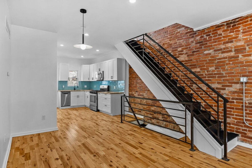 Building Photo - 1806 S Chadwick St