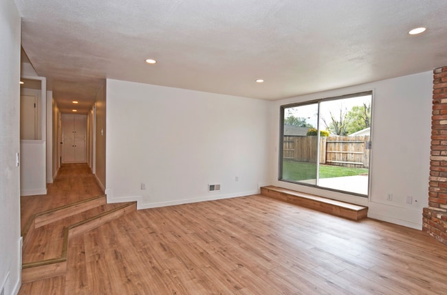 Building Photo - 609 Adaline St