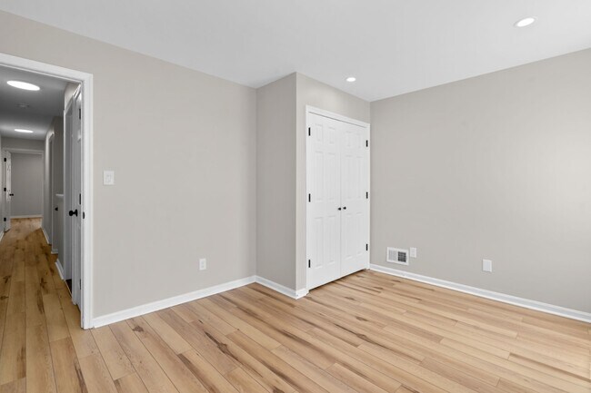 Building Photo - 2524 E Fayette St