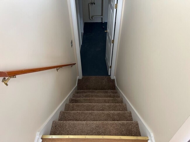 Building Photo - 3 bed 2 bath + 2 car garage- Jonesborough