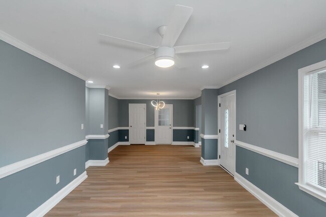 Building Photo - WELCOME HOME!