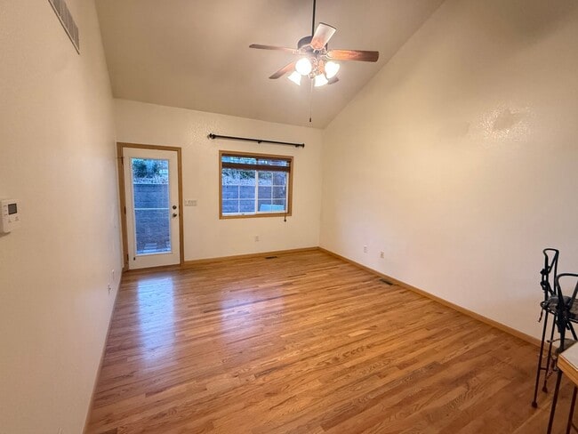 Building Photo - Beautiful 3-Level Corner Unit Condo with Garage