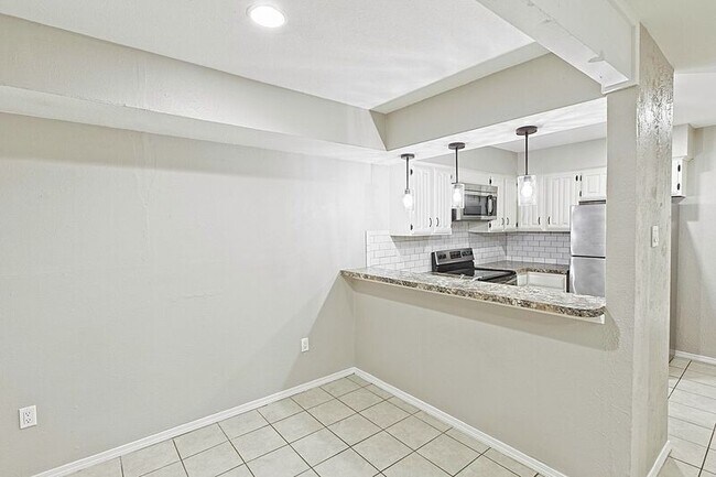 Building Photo - 889 Dublin Dr