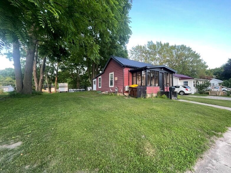 Building Photo - 419 S Mill St