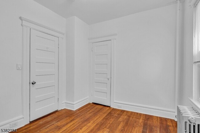 Building Photo - 937 Grove St