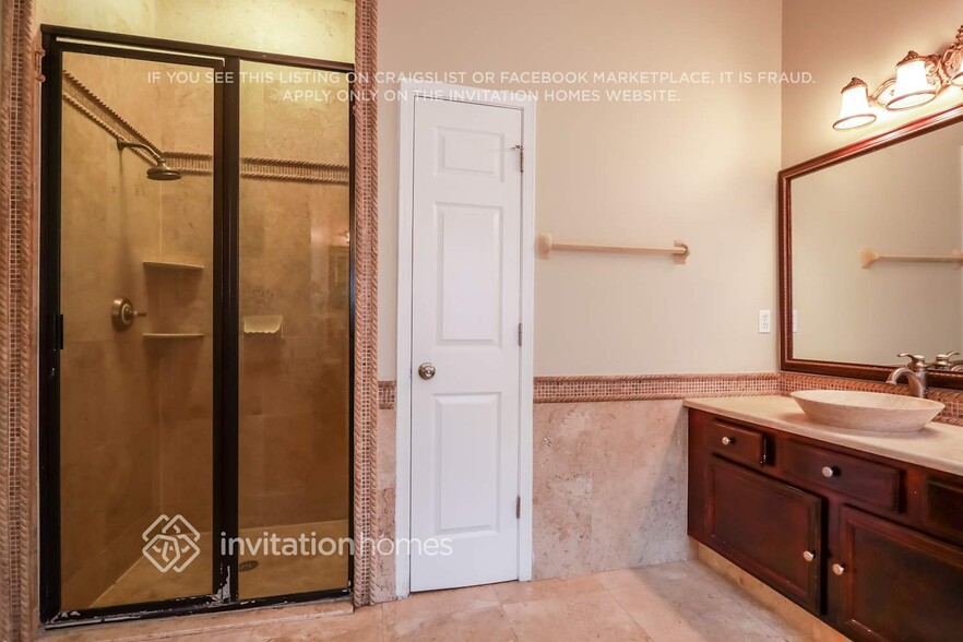 Building Photo - 11584 Alexis Forest Dr