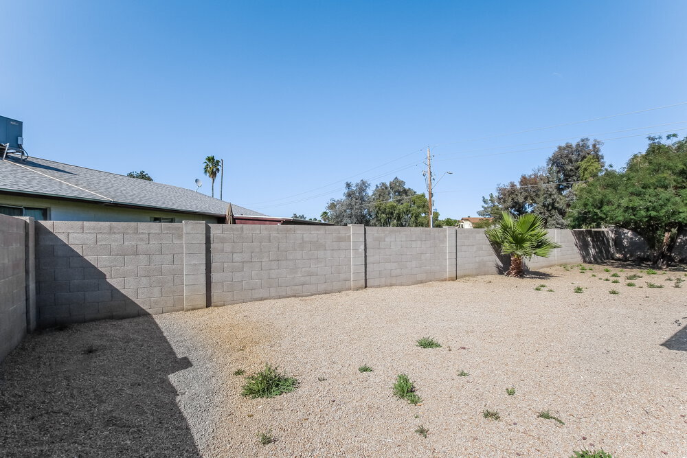 Building Photo - 560 E Morrow Dr