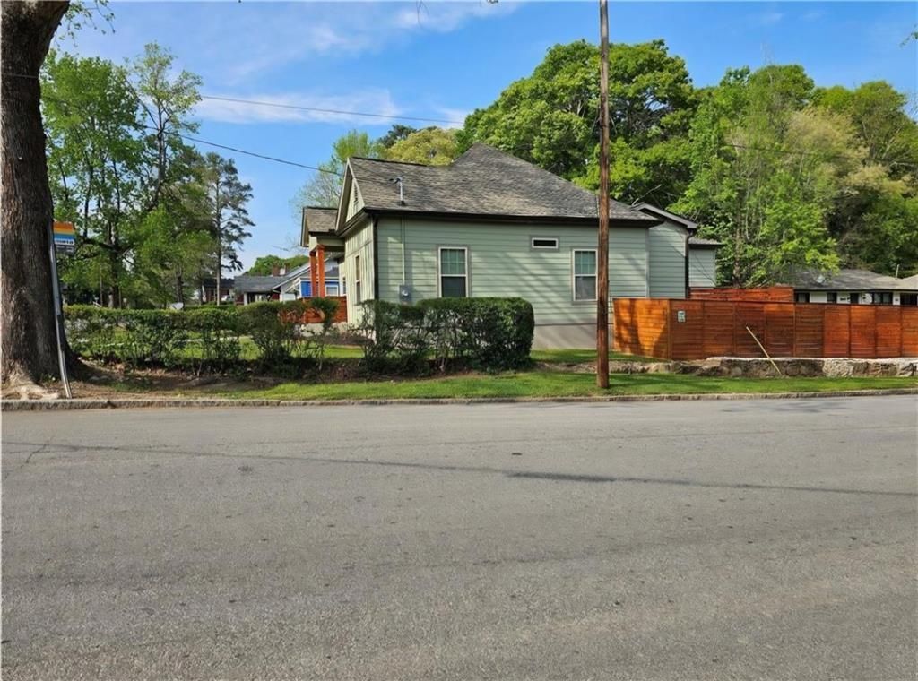 Building Photo - 198 Wellington St SW