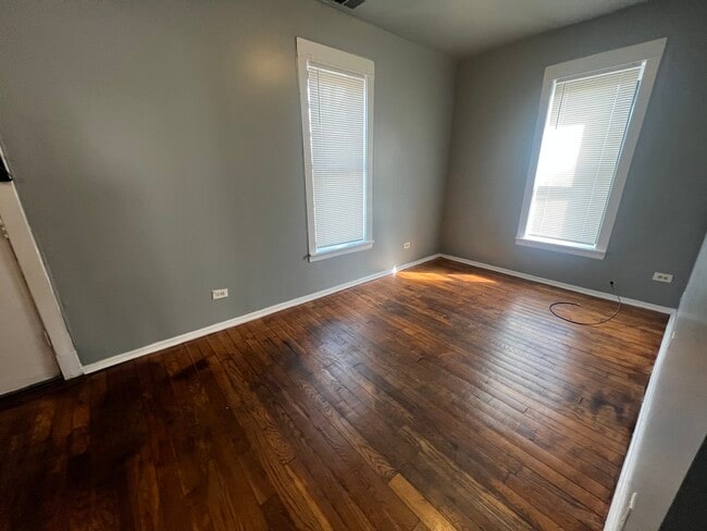 Building Photo - 734 E 95th St